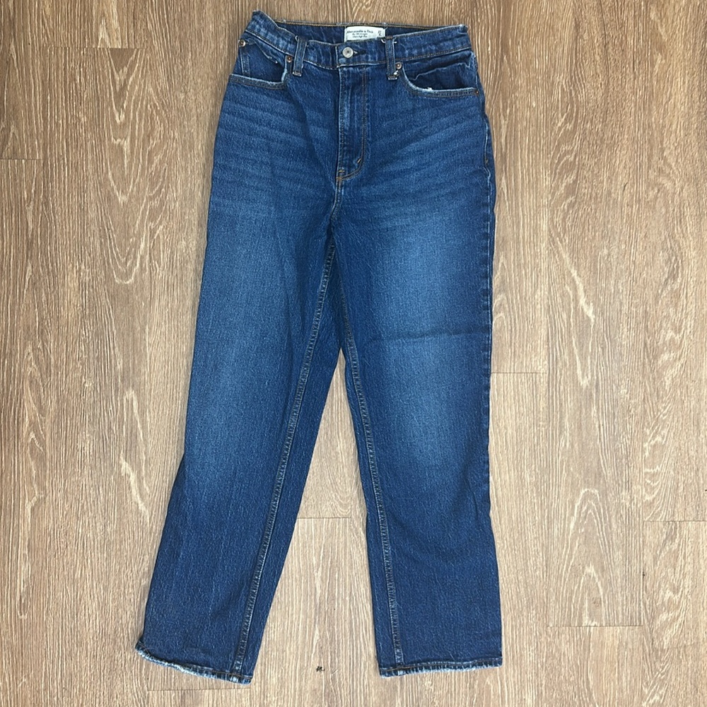 Abercrombie - ultra high rise- the 90s straight curve love jeans SIZE 4 SHORT